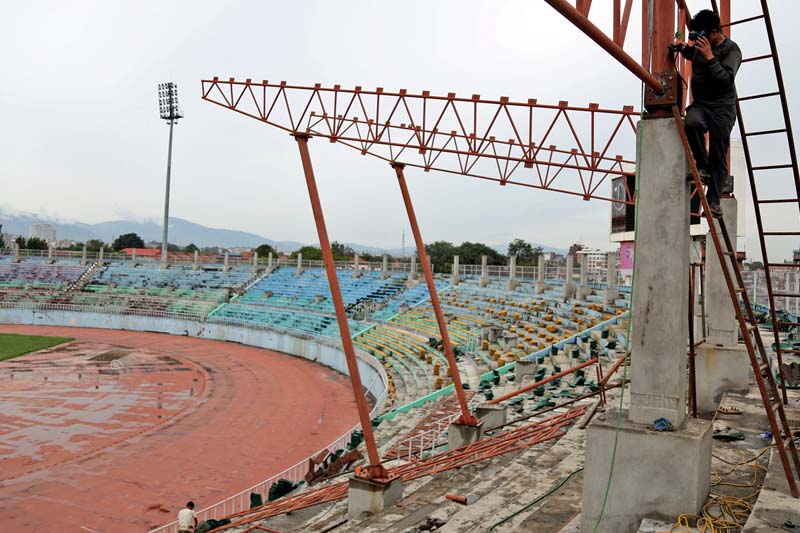 SVĐ Dashrath chịu nhiều hư hại sau cơn động đất năm 2015 - Ảnh: Thehimalayantimes.com Vòng loại World Cup, VL World Cup 2022, Nepal vs Kuwait, Bhutan, ltd VL World Cup, Úc vs Jordan