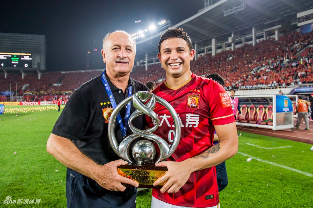 HLV Scolari có mối liên kết tốt với các ngôi sao nhập tịch - Ảnh: SINA Vòng loại World Cup 2022, VL World Cup 2022, ĐT Trung Quốc, Lippi, HLV thay Lippi, Lippi từ chức