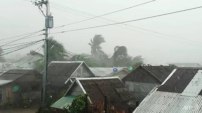 Bão lớn tại đảo Luzon - Ảnh: Thanh Niên
