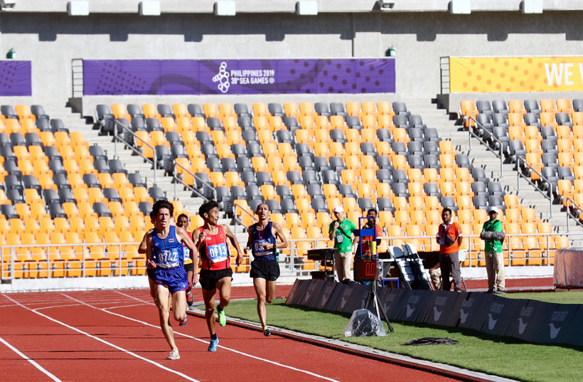Nguyễn Văn Lai (áo đỏ) đang tiến về đích - Ảnh: Thanh Niên