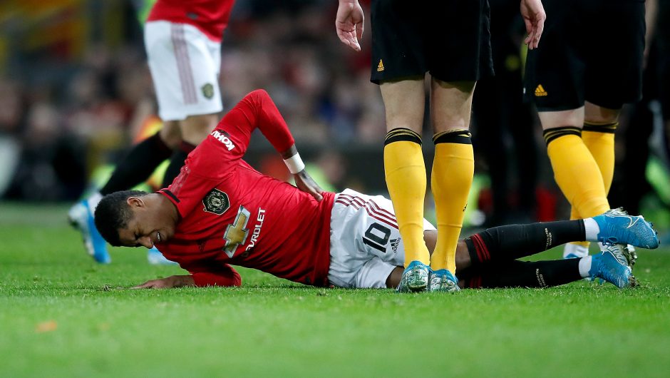 Hình ảnh không CĐV nào mong muốn chứng kiến - Ảnh: Squawka MU vs Wolves, kết quả MU vs Wolves, kết quả cúp FA, Liverpool vs MU, Rashford, Rashford chấn thương