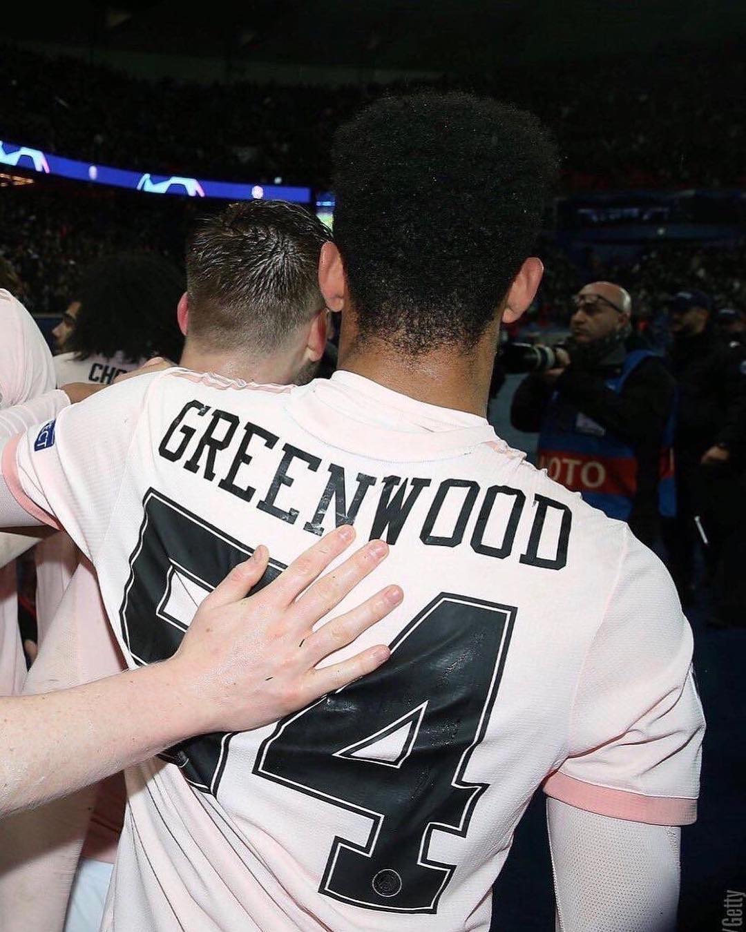 CĐV PSG cho rằng áo của Greenwood sai quy định vòng 1/8 champions league, psg vs mu, penalty tranh cãi, var, psg, cđv psg, mu