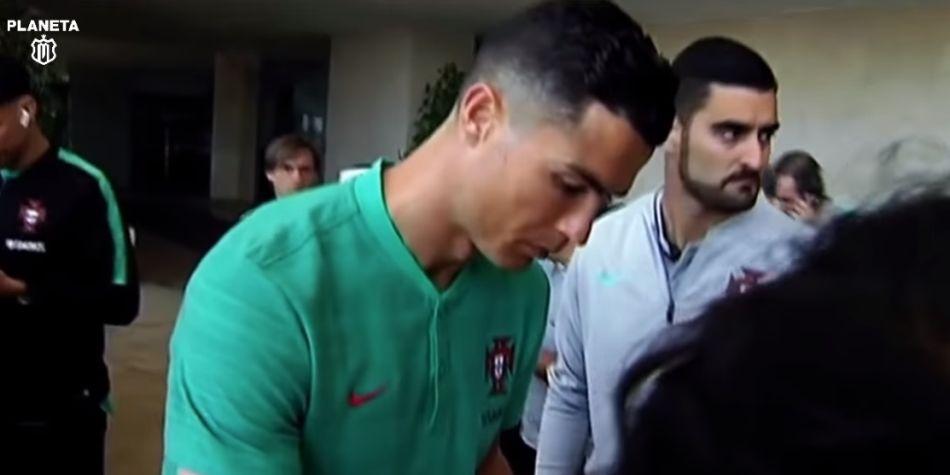 Ronaldo ký tằng lên chiếc áo Real Madrid vòng loại euro 2020, ronaldo, ronaldo bồ đào nha, ronaldo real madrid, real madrid, ronaldo juventus