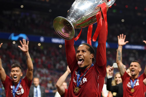 Van Dijk là thủ lĩnh nơi hàng thủ của Liverpool đội hình tiêu biểu champions league 2019, đhtb c1 2019, đội hình tiêu biểu c1, cúp c1, c1, champions league, messi, ronaldo, van dijk, barca, barcelona, liverpool, juventus