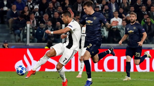 Cú vô lê của Ronaldo vào lưới MU xếp ở vị trí thứ 2 messi, ronaldo, cr7, cristiano ronaldo, messi vs ronaldo, ronaldo vs messi, ronaldo messi, messi vs liverpool, ronaldo vs mu, bàn thắng đẹp nhất c1, bàn thắng đẹp nhất c1 2019, barca, juventus, mu, liverpool