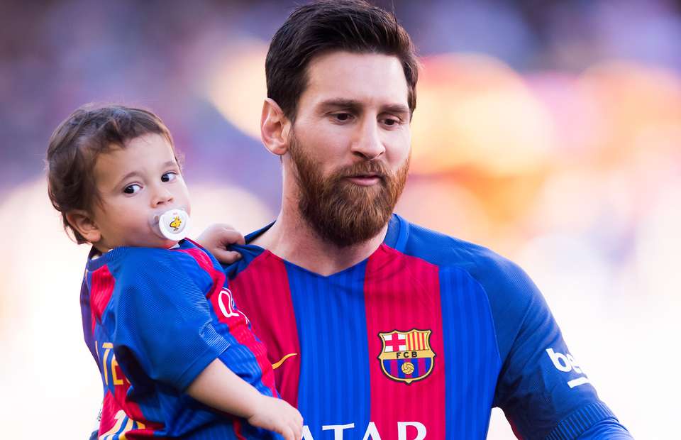 Messi và cậu con trai thứ 2 - Mateo messi, messi vs liverpool, barca vs liverpool, liverpool vs barca, liverpool barca, bán kết c1, bán kết champions league, bán kết c1 2019, cúp c1
