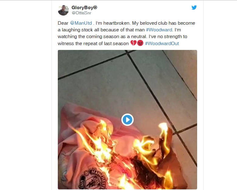 CĐV MU đăng video đốt áo đội nhà trên Twitter mu, man utd, man united, cđv mu, chuyển nhượng mu, cđv mu đốt áo
