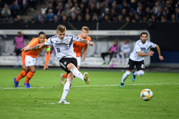 Kroos ghi bàn gỡ hòa cho Đức trên chấm 11m. Ảnh: Getty Images Kết quả Đức vs Hà Lan, Đức vs Hà Lan, kết quả vòng loại euro 2020, kết quả vòng loại euro