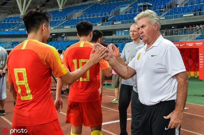 Thất bại trước U22 Việt Nam khiến thầy trò HLV Hiddink bị chỉ trích nặng nề. Ảnh: Sina CĐV Trung Quốc, Trung Quốc, U22 Trung Quốc, U22 Việt Nam, U22 Việt Nam vs U22 Trung Quốc, U22 Trung Quốc vs U22 Việt Nam