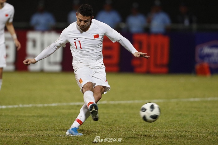 Chân sút nhập tịch Elkeson lập cú đúp vào lưới Maldives. Ảnh: Sina Kết quả Maldives vs trung quốc, Kết quả trung quốc vs Maldives, trung quốc, trực tiếp vòng loại world cup 2022, vòng loại world cup 2022