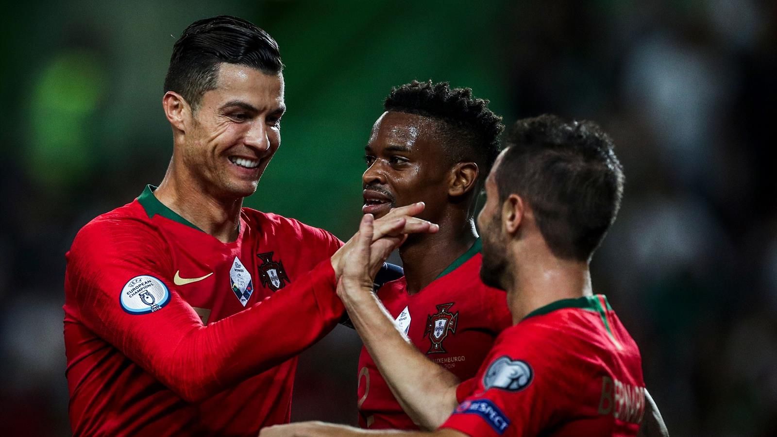 Ronaldo tiếp tục thể hiện phong độ ấn tượng trong màu áo Bồ Đào Nha. Ảnh: Eurosport Ronaldo, CR7, Ali Daei, Ronaldo bồ đào nha, Bồ Đào Nha vs Luxembourg, vòng loại euro, vòng loại Euro 2020, vua phá lưới