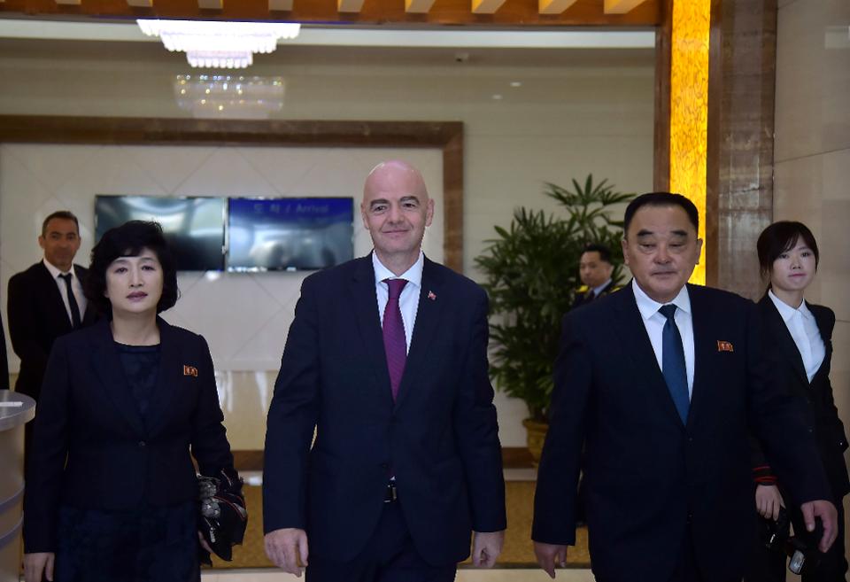 Chủ tịch FIFA, Infantino là một trong số ít người dự khán theo dõi trận đấu. Ảnh: Getty Images triều tiên vs hàn quốc, triều tiên, hàn quốc, kết quả vòng loại World Cup 2022, vòng loại World Cup 2022