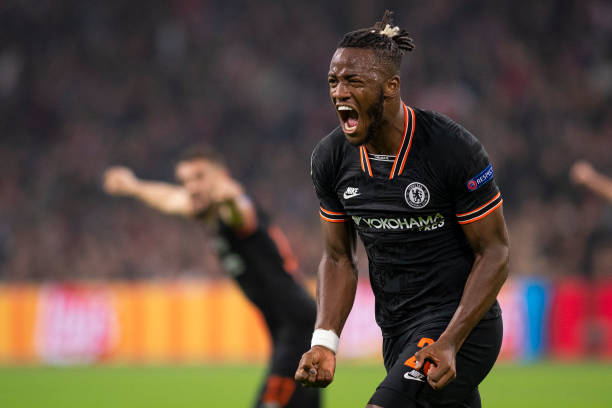 Batshuayi ghi bàn quyết định mang về chiến thắng cho Chelsea. Ảnh: Getty Images Kết quả Ajax vs Chelsea, Ajax vs Chelsea, Kết quả cúp c1, Kết quả C1