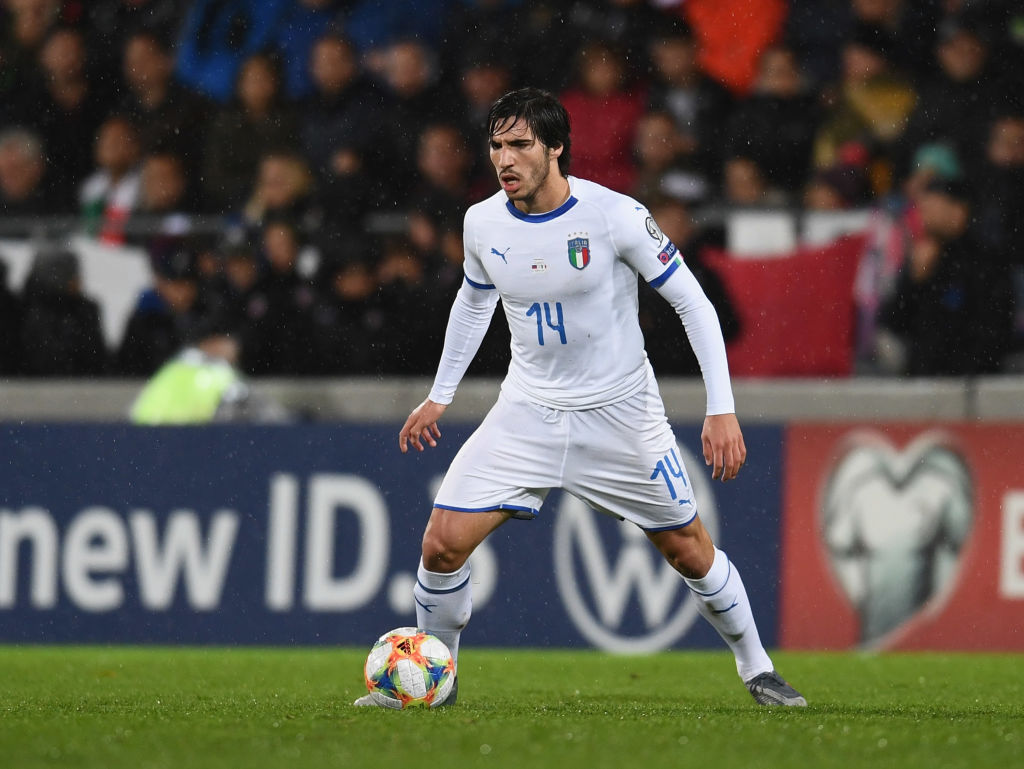 Sandro Tonali được ví như 'Pirlo mới' của nước Ý. Ảnh: Getty Images Tin chuyển nhượng, chuyển nhượng tối 13/11, chuyển nhượng 13/11, chuyển nhượng bóng đá, chuyển nhượng bóng đá hôm nay, chuyển nhượng mu, man utd, chuyển nhượng Barca, chuyển nhượng PSG, chuyển nhượng Man City, chuyển nhượng Tottenham