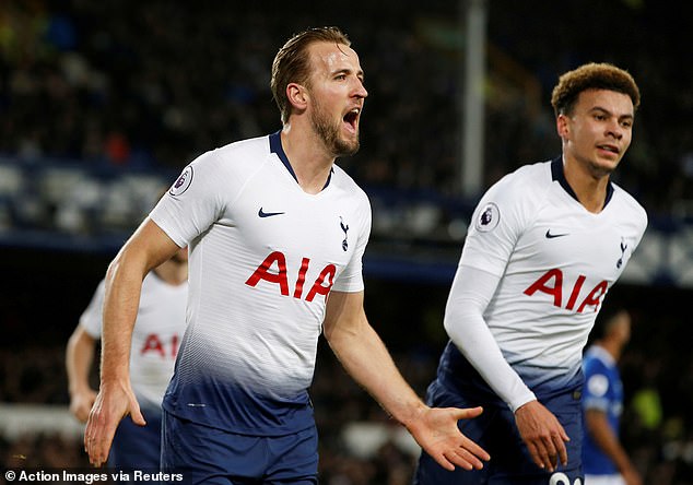 HLV Pochettino đã giúp nuôi dưỡng các cầu thủ trẻ của Spurs, bao gồm Kane và Dele Alli. Ảnh: Reuters Tottenham, Pochettino, Pochettino Tottenham, HLV bị sa thải, Pochettino bị sa thải, tottneham sa thải HLV