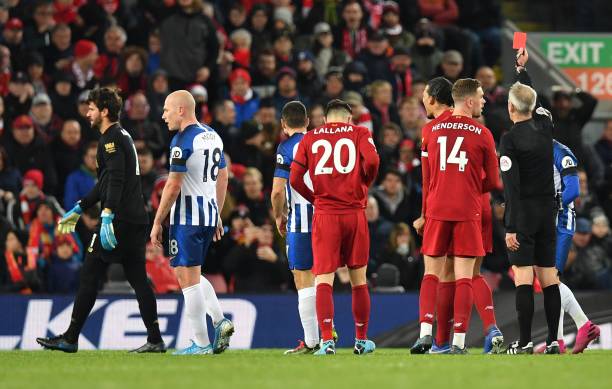 Thẻ đỏ của Alisson suýt chút nữa khiến Liverpool mất 3 điểm. Ảnh: Getty Kết quả Liverpool vs Brighton, Liverpool vs Brighton, kết quả Ngoại hạng Anh