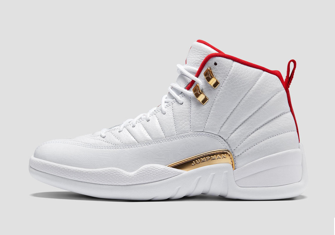 Phiên bản Air Jordan 12 được làm từ da truyền thông.