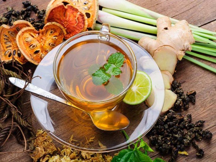 Uống trà thảo dược