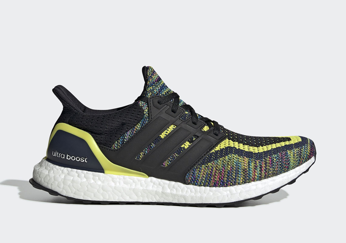 Ultra Boost 2.0 bất ngờ được làm mới với thân dệt màu sắc.