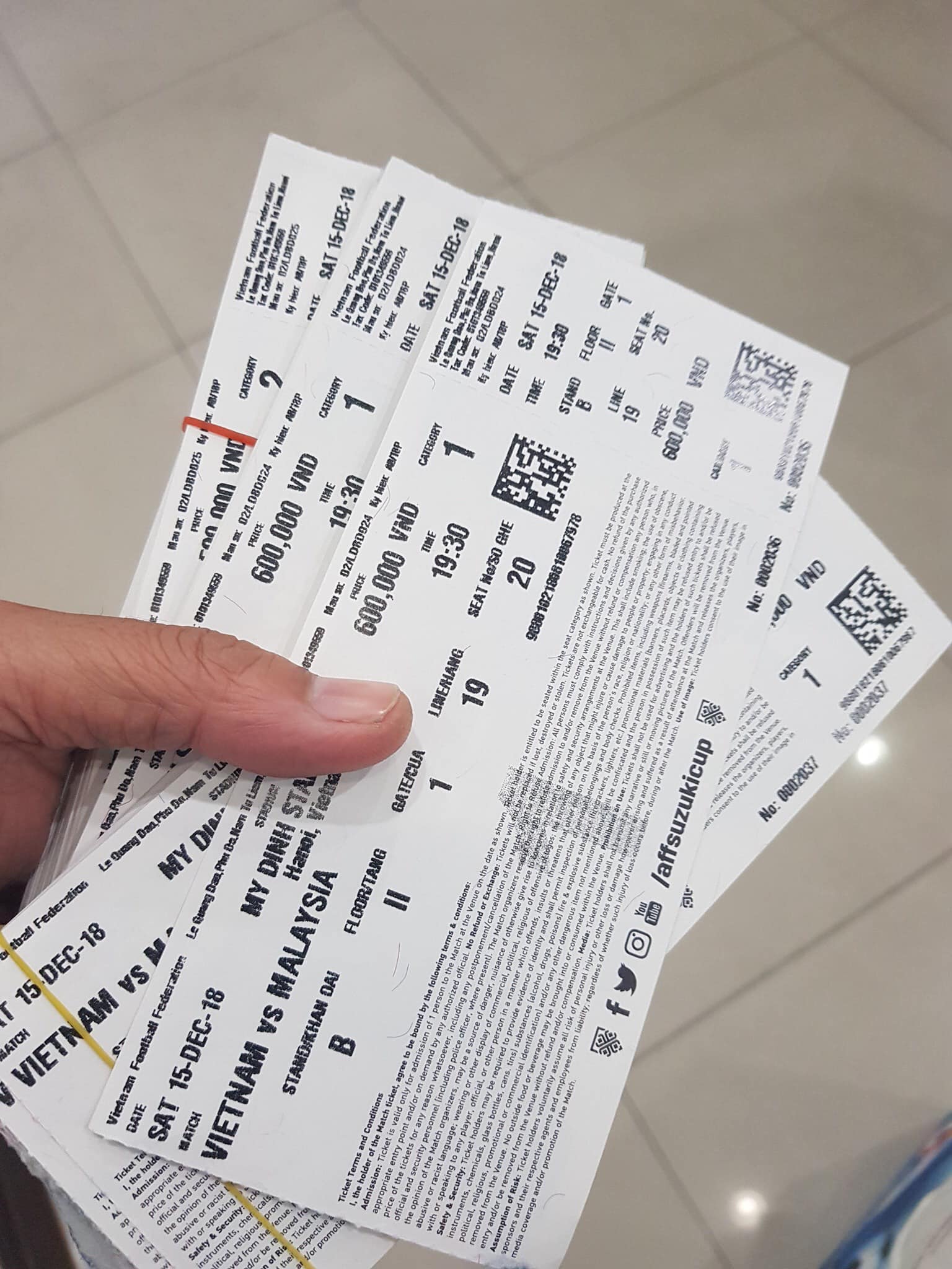 Những tấm vé thực chất là vé từ đợt AFF Suzuki Cup 2018. (ảnh: Nguyễn Thùy Dương)