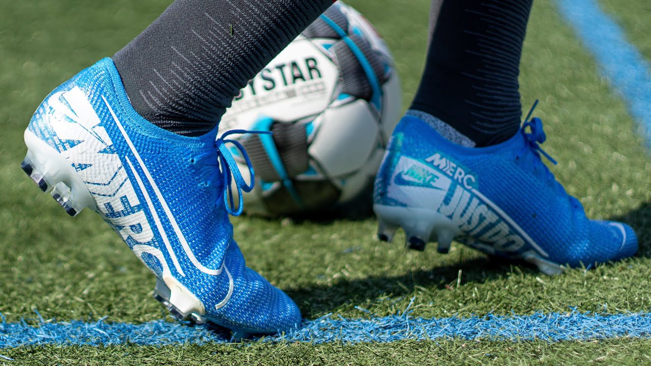 Nike Mercurial Vapor 13 là một trong những đôi giày mới nhất của Nike.