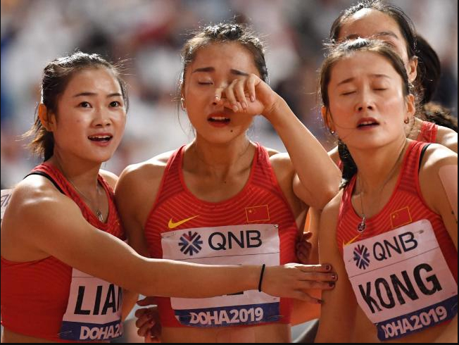 Đôi tuyển chạy tiếp sức 4x100m của Trung Quốc phạm quy và không được công nhận kết quả.