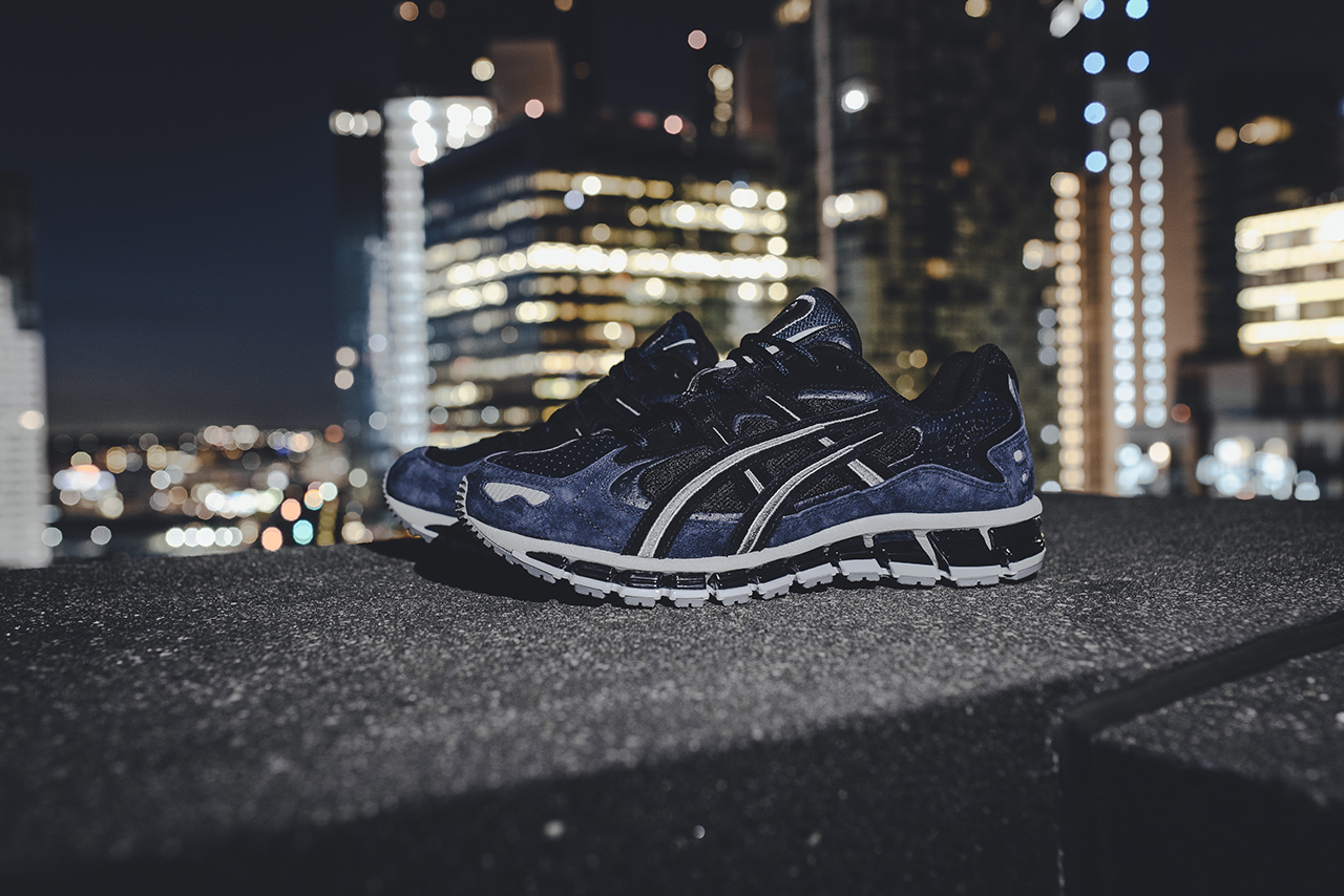 GEL-KAYANO 5 360 với thiết kế cổ điển từ da lộn đi kèm là đế với lớp GEL giảm chấn xung quanh.