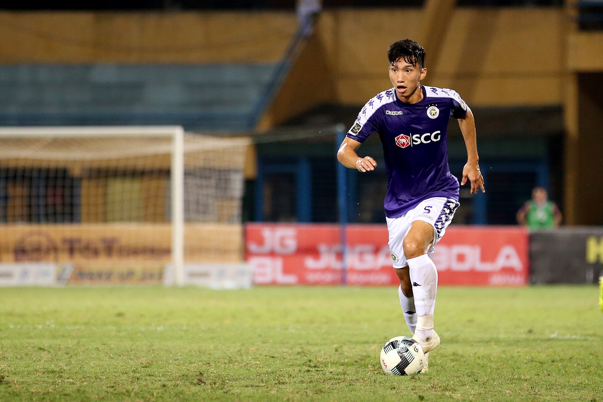 Văn Hậu sẽ sang SC Heerenveen theo dạng cho mượn trong vòng 1 năm (Ảnh: Hà Nội FC) Văn Hậu