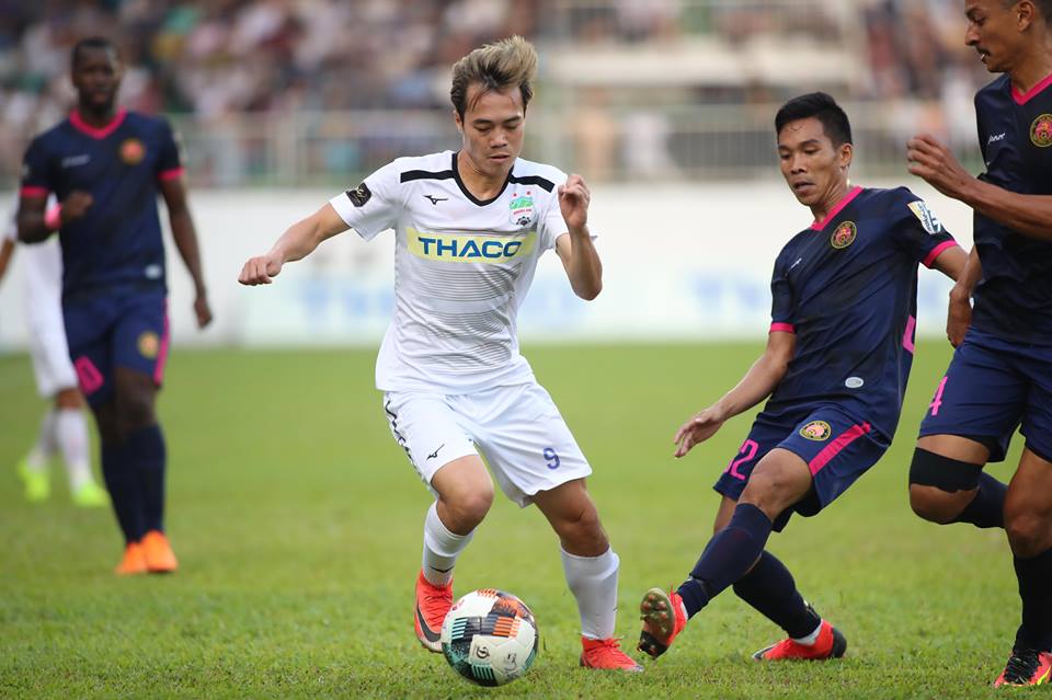 Văn Toàn đang có phong độ rất cao trong màu áo HAGL Văn Toàn