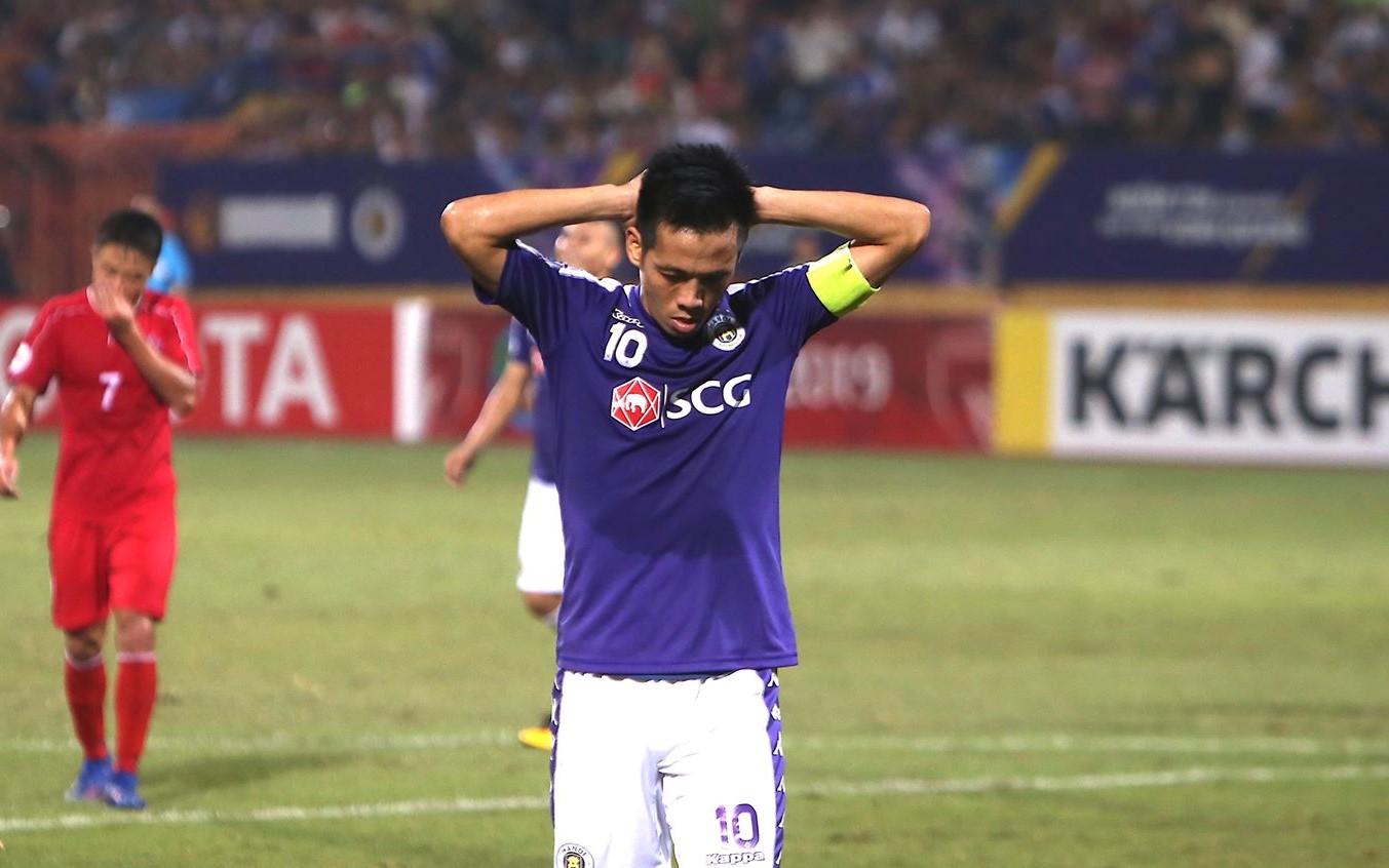 Văn Quyết sẽ không thể kết thúc V-League 2019 một cách trọn vẹn cùng CLB Hà Nội. Ảnh: Lê Thành Văn Quyết