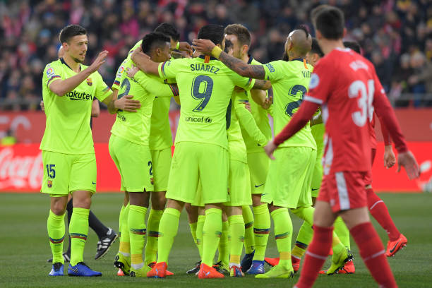 Các cầu thủ Barca chia vui sau bàn thắng của Semedo