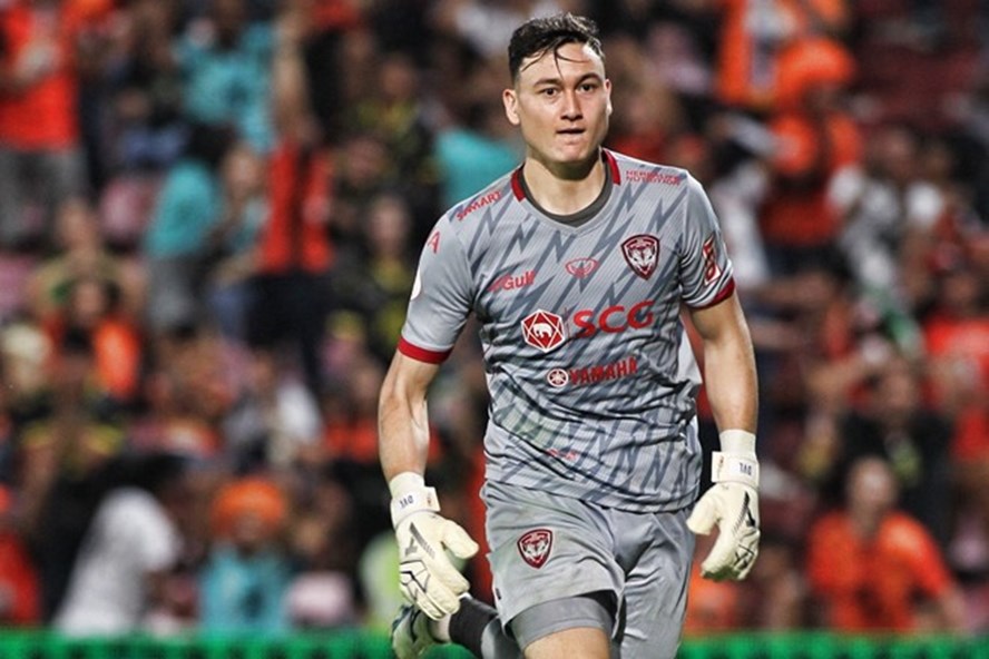 Văn Lâm khẳng định vị trí số 1 khung gỗ Muangthong United