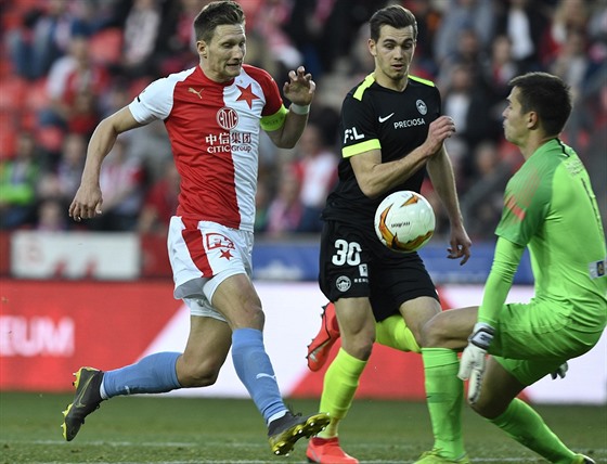 Filip Nguyễn nhiều lần khiến các chân sút Slavia Praha nản lòng