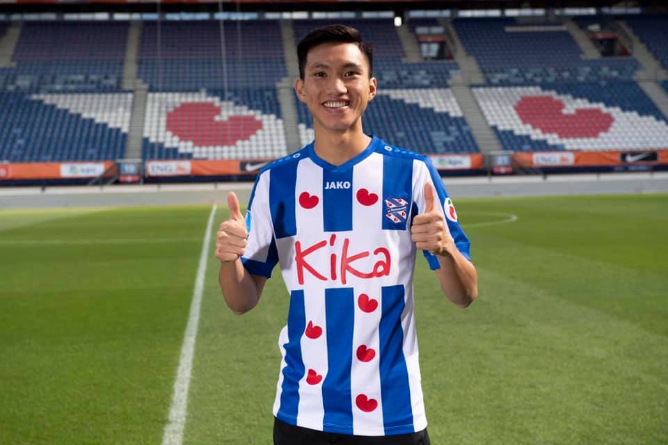 Văn Hậu cười tươi trong ngày ra mắt Heerenveen