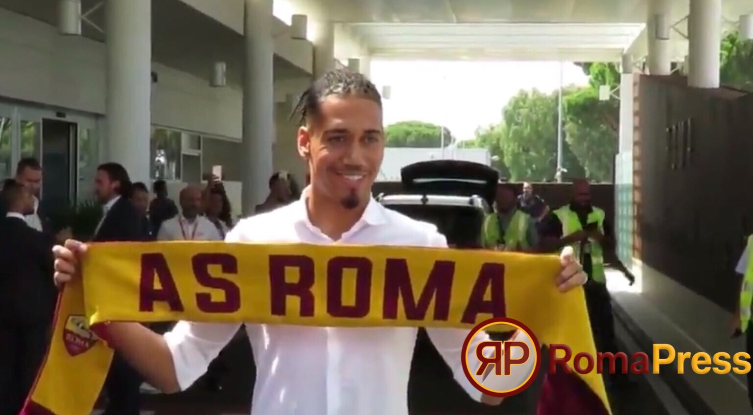 Smaliing chính thức rời MU để cập bến Roma. Ảnh: Roma Press MU, Man Utd, Manchester United, tin MU, tin Man Utd, tin tức MU, tin Ngoại hạng Anh, Ngoại hạng Anh, chuyển nhượng MU, chuyển nhượng Man Utd, tin chuyển nhượng MU, tin chuyển nhượng Man Utd, Tin chuyển nhượng MU mới nhất, Roma, AS Roma, tin Roma, tin AS Roma, tin tức Roma, tin Serie A, Serie A, chuyển nhượng Roma, chuyển nhượng AS Roma, tin chuyển nhượng Roma, tin chuyển nhượng AS Roma, Tin chuyển nhượng Roma mới nhất,