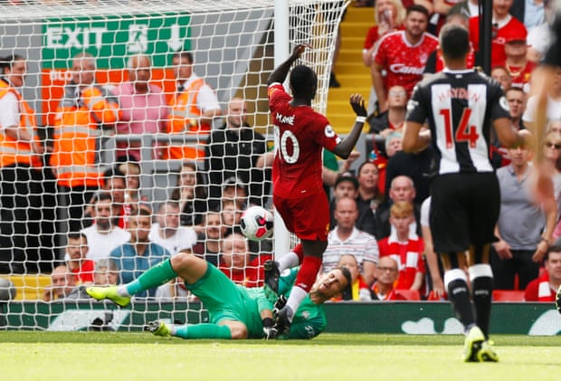 Bàn thắng dễ dàng của Mane. Ảnh: Guardian Kết quả Liverpool vs Newcastle, Kết quả Ngoại hạng Anh, Liverpool vs Newcastle, Liverpool, link xem Liverpool vs Newcastle, Liverpool vs, Liverpool Newcastle