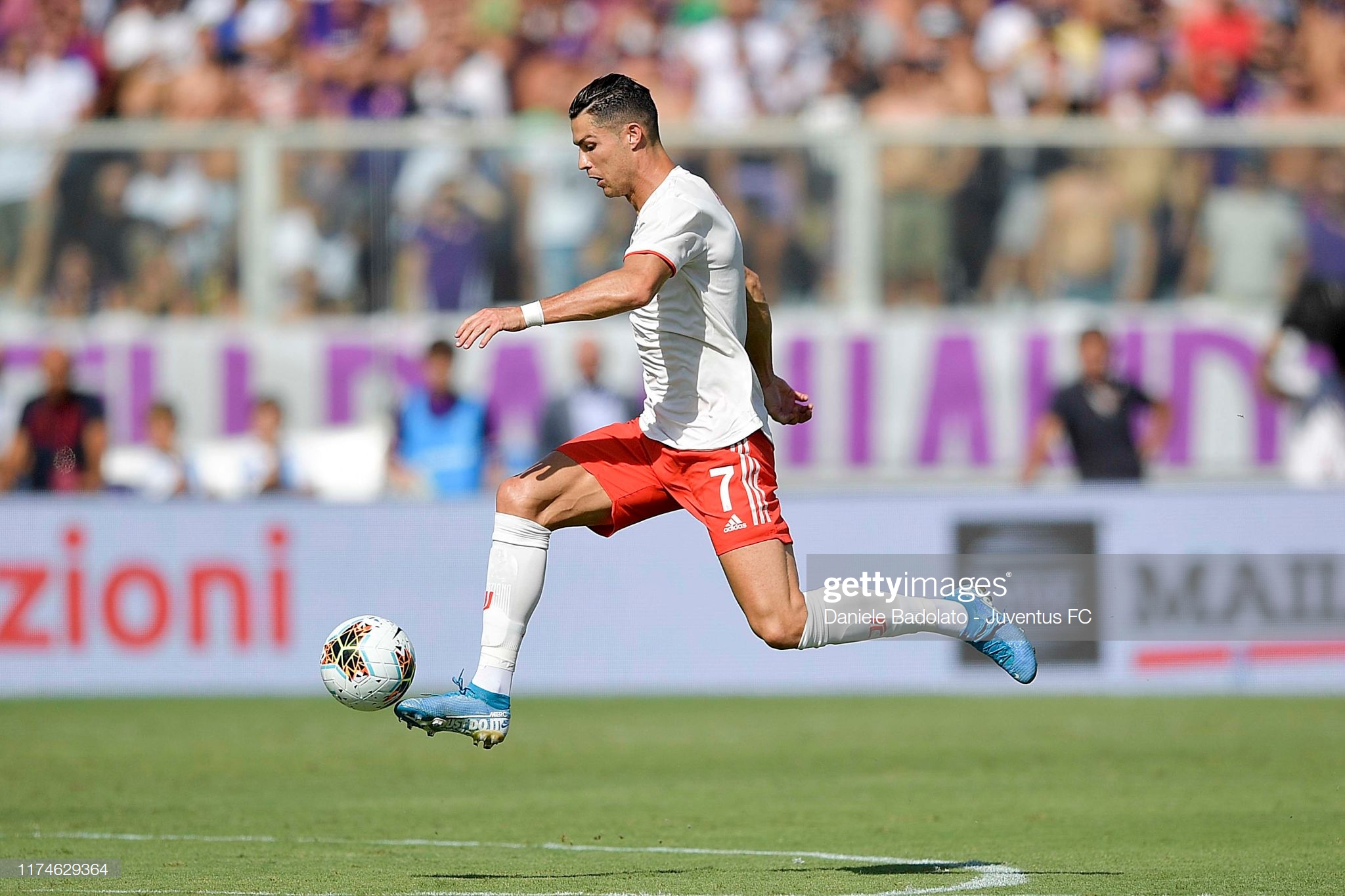Ronaldo dốc bóng. Ảnh: Getty Trực tiếp Fiorentina vs Juventus, Trực tiếp Serie A, Fiorentina vs Juventus, Juventus vs Fiorentina, Juventus, Fiorentina, Juve, link xem Fiorentina vs Juventus