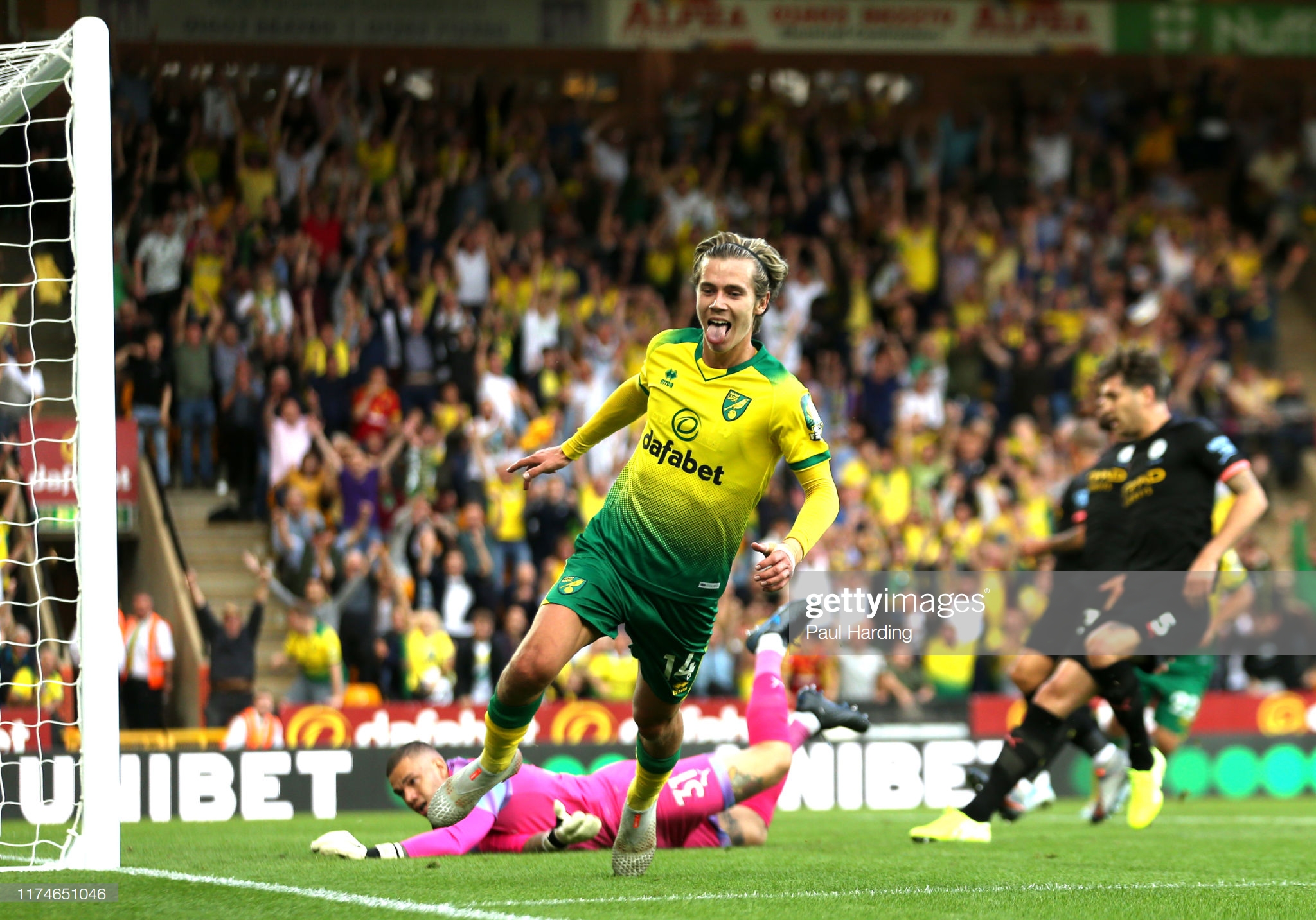Cantwell ghi bàn nâng tỷ số lên 2-0. Ảnh: Getty Trực tiếp Norwich vs Man City, Trực tiếp Ngoại hạng Anh, Norwich vs Man City, Man City, link xem Norwich vs Man City, Man city norwich