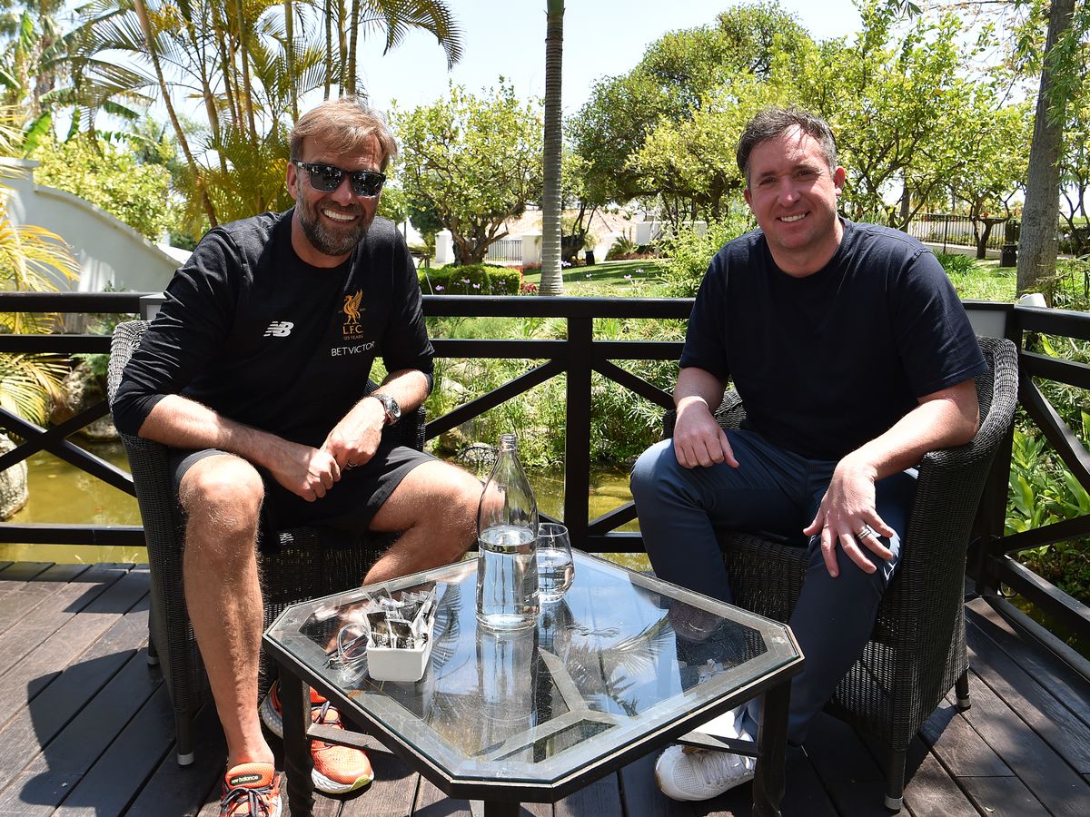 Klopp và Fowler. Ảnh: Mirror klopp, liverpool, mu, man utd, man united, manchester united, real, real madrid