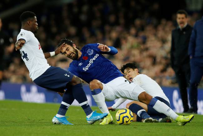 Andre Gomes nhận chấn thương kinh hoàng. Ảnh: Getty chuyển nhượng mới nhất, andre gomes, chuyển nhượng hôm nay, chuyển nhượng mu, chuyển nhượng tối 4/11, chuyển nhượng real,