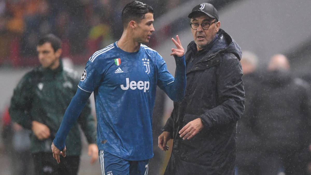 Ronaldo bị Sarri thay ra. Ảnh: Getty cristiano ronaldo, maurizio sarri, Lokomotiv Moscow vs Juventus, Lokomotiv Moscow, Juventus, Champions League, cup c1