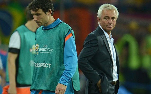 HLV UAE và con rể Van Bommel. Ảnh: Getty Bert van Marwijk, Mark van Bommel, UAE, Việt Nam, bayern munich, Việt Nam vs UAE