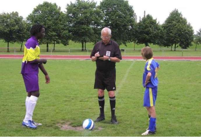 Lukaku cũng từng cao vượt trội so với lứa tuổi. Ảnh: Internet david easmon, ajax, u15 ajax, người khổng lồ, cầu thủ trẻ, sparta rotterdam, lukaku