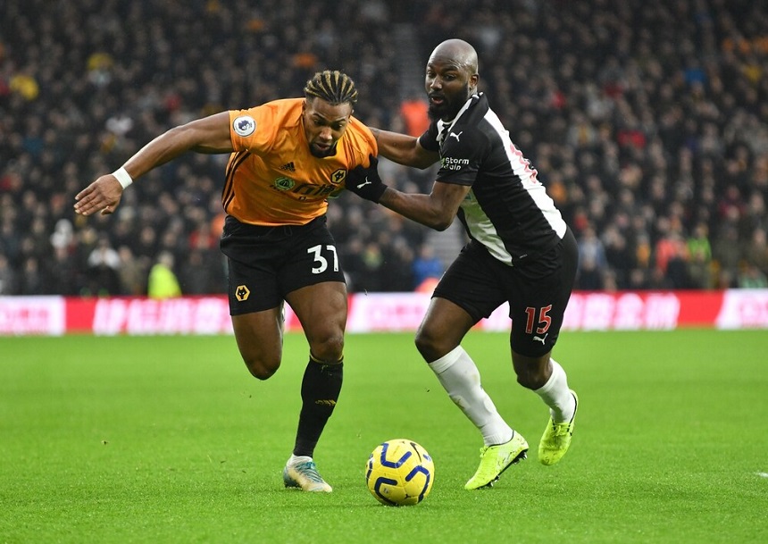 Willems đối đầu Traore. Ảnh: Getty Cristiano Ronaldo, Adama Traore, Wolves, wolverhampton, jetro willems, kèm traore khó hơn Ronaldo