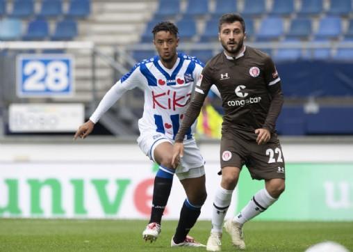 Borthwick-Jackson không thể trụ lại ở Heerenveen. Ảnh: Internet Manchester United, Đoàn Văn Hậu, Borthwick-Jackson, SC Heerenveen, ngoại hạng anh