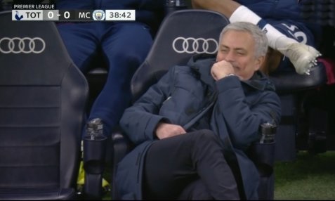 Jose Mourinho, Tottenham vs Man City, ngoại hạng anh, Mourinho cười