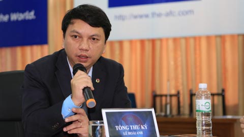 Ông Lê Hoài anh chia sẻ với báo chí Pháo sáng, CĐV dính pháo sáng, Hà Nội vs Nam Định, CĐV trúng pháo sáng, CĐV bị thương vì pháo sáng