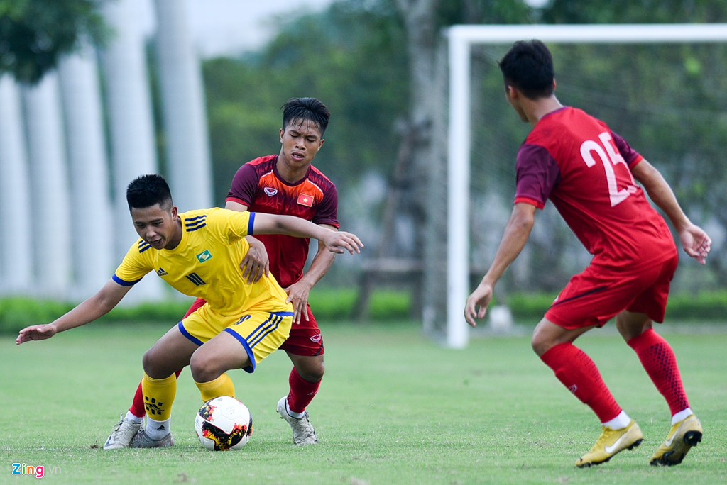 U19 Việt Nam chiến thắng tối thiểu trước U21 SLNA. Ảnh: Zing HLV Philippe Troussier, U19 Việt Nam, Vòng loại U19 châu Á, phù thủy trắng Troussier, U21 Phố hiến