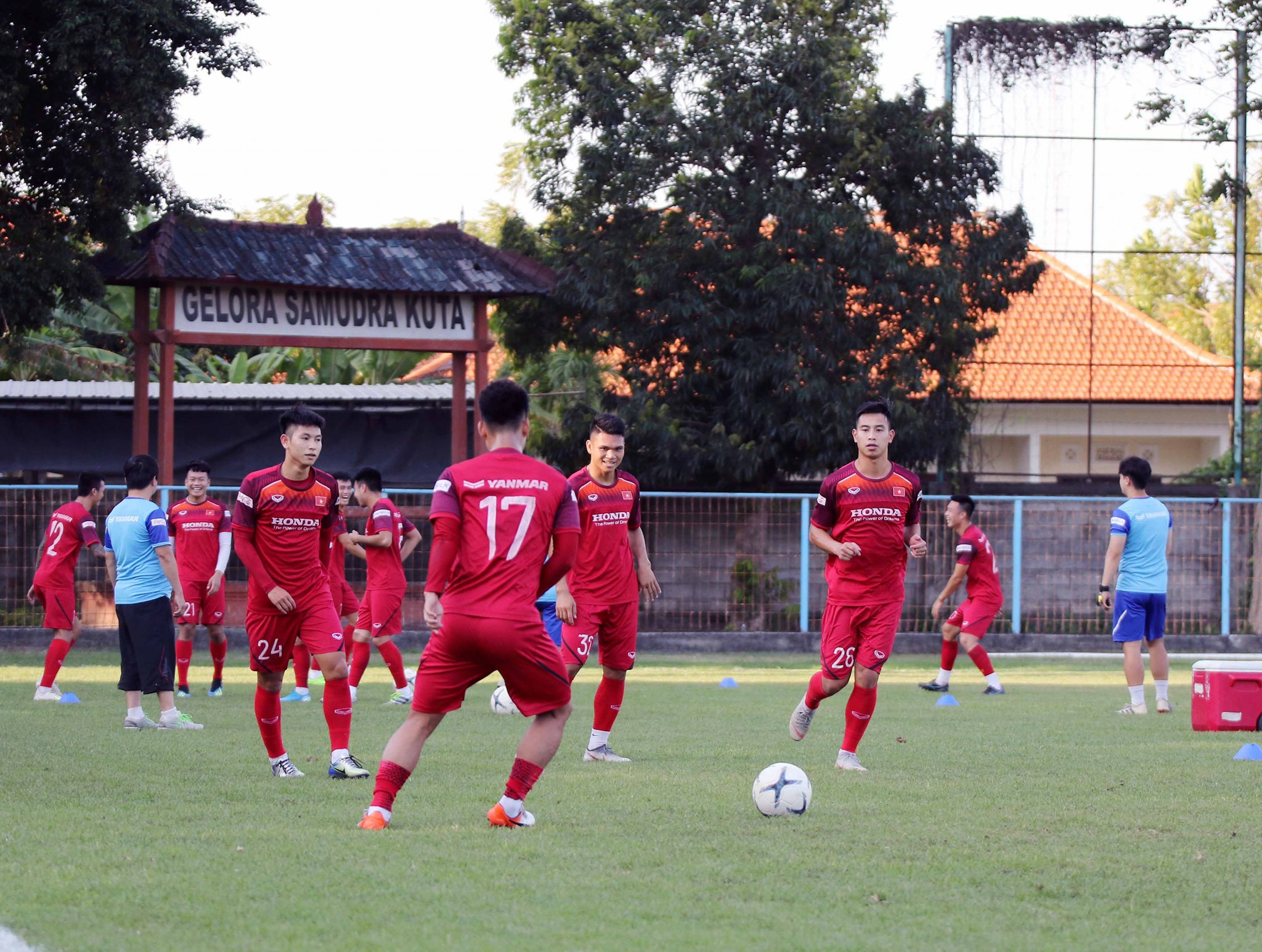 ĐT Việt Nam có buổi tập đầu tiên tại Indonesia (Ảnh: VFF) Việt Nam vs Indonesia, Việt Nam, Indonesia, Vòng loại World cup 2022, bxh vl wc 2022, Bùi tiến Dũng
