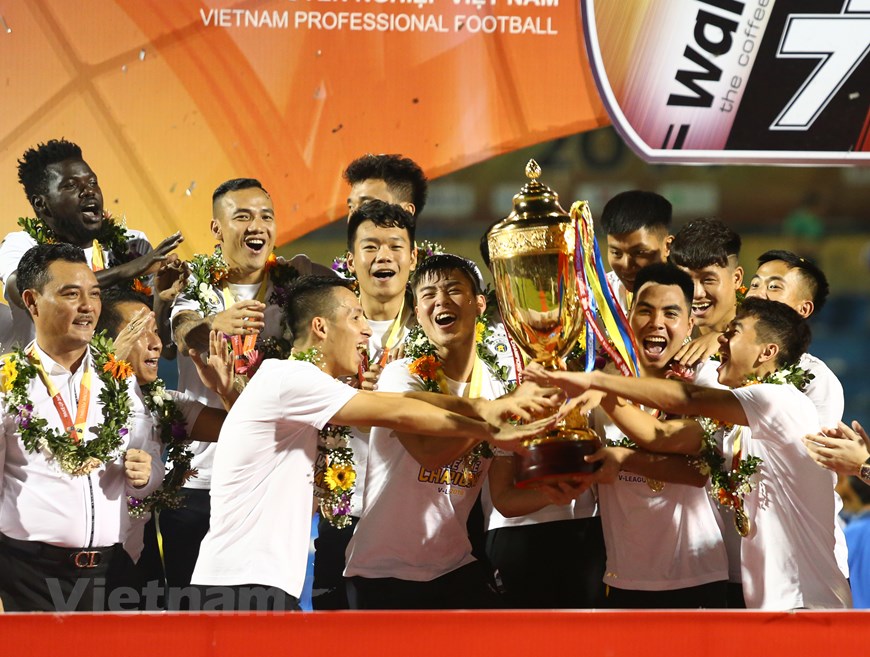 Hà Nội FC, Hà nội FC nhận cúp, Đoàn Văn Hậu, Bố mẹ Đoàn Văn Hậu, Than Quảng Ninh 4-2 Hà Nội FC